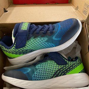 Skechers Boys Size 4 - NWT